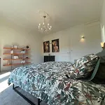 Apartment Le Goncourt - Royal View & Haussmannian Elegance