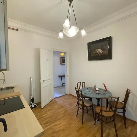 Le Goncourt - Royal View & Haussmannian Elegance Apartment