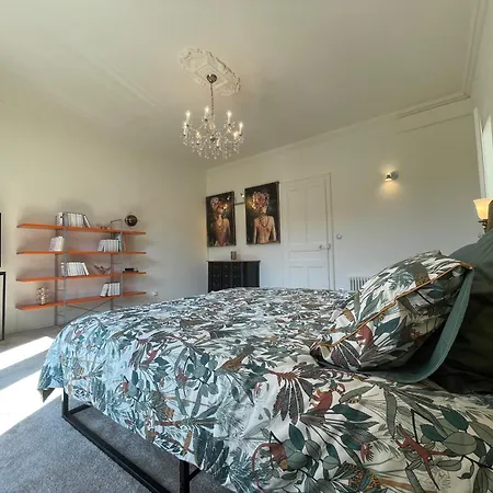 Apartment Le Goncourt - Royal View & Haussmannian Elegance